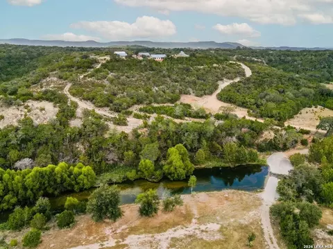 259 Gate Rd, Pipe Creek, TX 78063