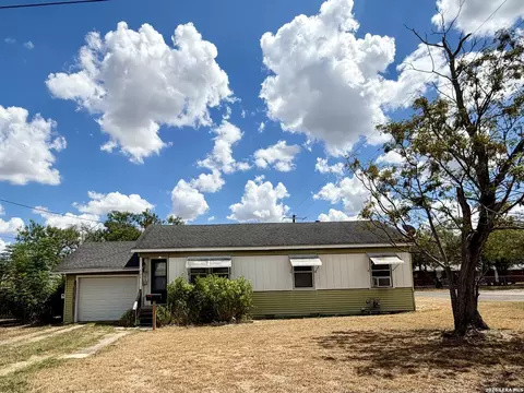 902 N Bond, Karnes City, TX 78118