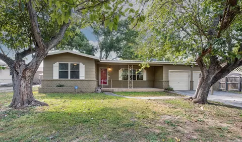 818 Mary Blvd, New Braunfels, TX 78130