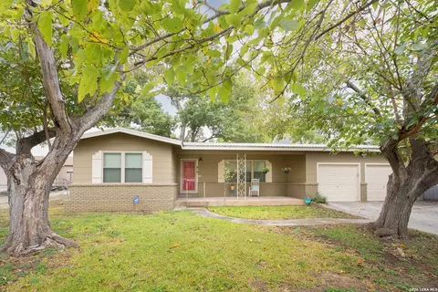 818 Mary Blvd, New Braunfels, TX 78130