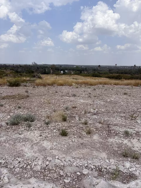 368 Paseo Del Lago, Eagle Pass, TX 78852 photo 2