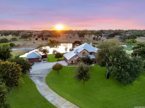 177 Abrego Lake Dr, Floresville, TX 78114