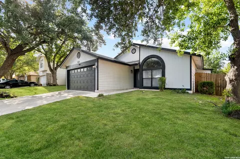 5439 Chestnut View Dr, San Antonio, TX 78247