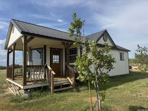 1887 State Highway 97e, Floresville, TX 78114