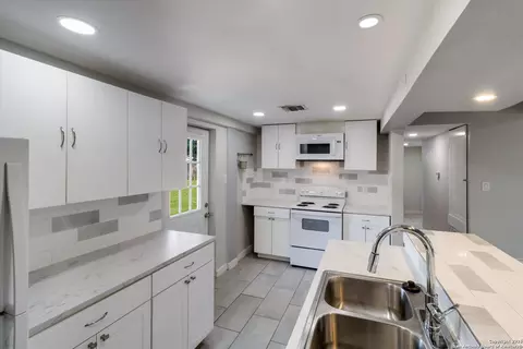 Kitchen - 4434 Mountain Pass, Von Ormy, TX 78073 photo 3 of 3