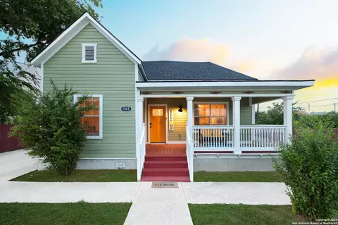 1102 E Crockett St, San Antonio, TX 78202