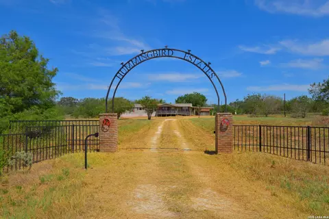 8073 County Road 401, Floresville, TX 78114