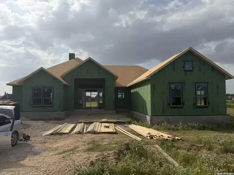 144 Pradera Ridge Dr, Floresville, TX 78114