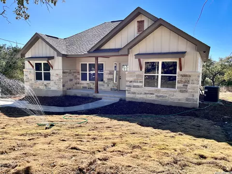 946 Cypress Dr, Canyon Lake, TX 78133