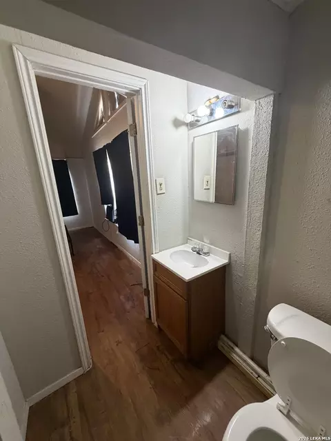 Bath - 112 Fernandez, Devine, TX 78016 photo 4 of 4