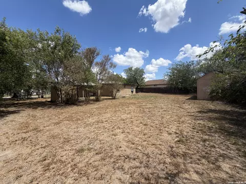 Exterior - 112 Fernandez, Devine, TX 78016 photo 3 of 5