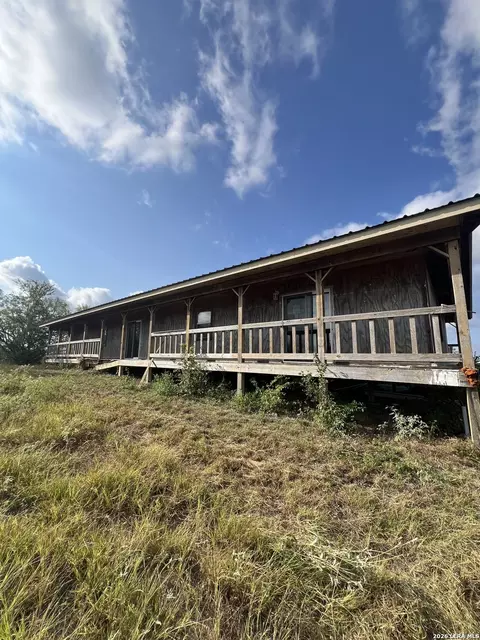 3840 County Road 427, Stockdale, TX 78160