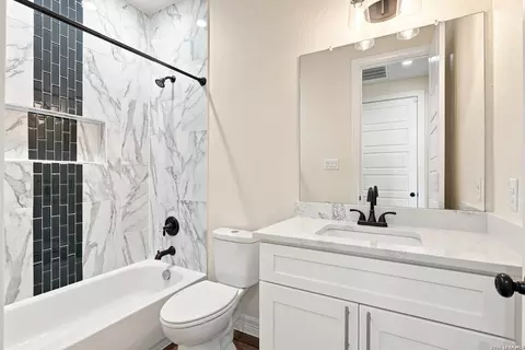 Bath - 100 W Short Meadow Dr, Lytle, TX 78052 photo 3 of 3