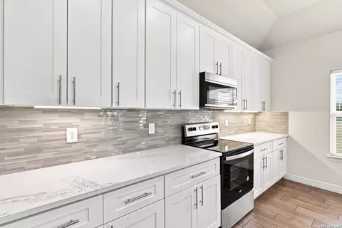 Kitchen - 100 W Short Meadow Dr, Lytle, TX 78052 photo 2 of 2
