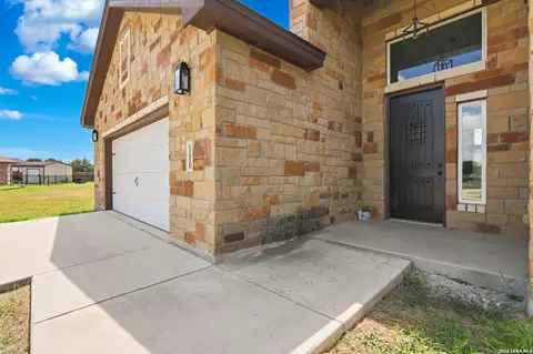 Exterior - 100 W Short Meadow Dr, Lytle, TX 78052 photo 4 of 7