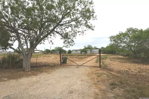 7510 Pittman Rd, Adkins, TX 78101