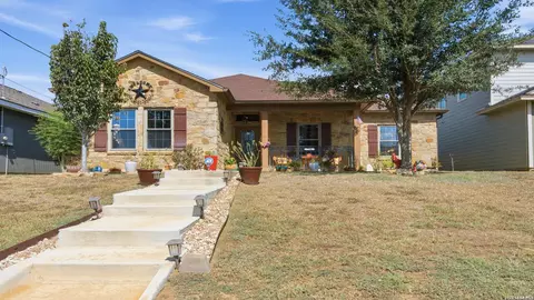 744 Crestview, Floresville, TX 78114