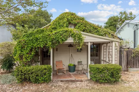 606 Franklin, Fredericksburg, TX 78624