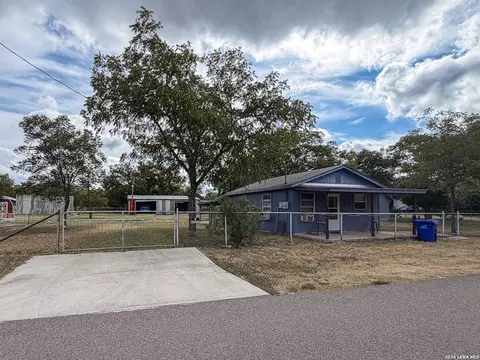 215 W W 3rd St, Camp Wood, TX 78833