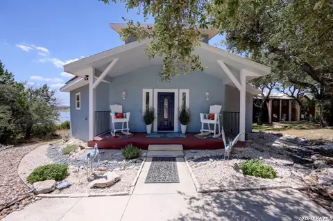 3811 Potters Creek Rd, Canyon Lake, TX 78133