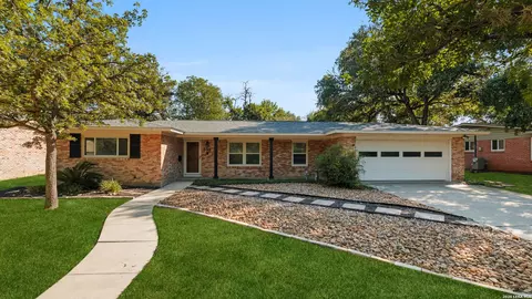 330 Oak Glen Dr, San Antonio, TX 78209