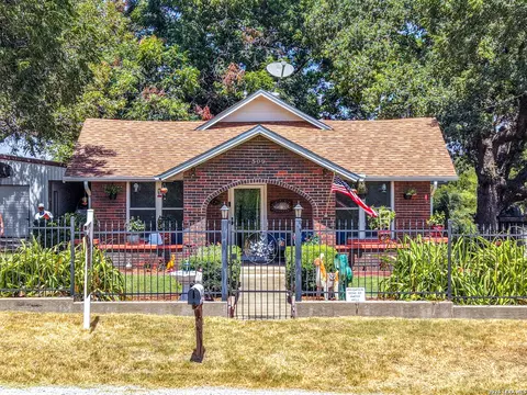 509 E Almante Ave, De Leon, TX 76444
