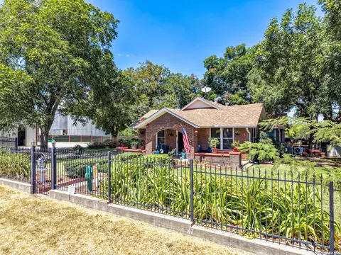 Exterior - 509 E Almante Ave, De Leon, TX 76444 photo 4 of 10