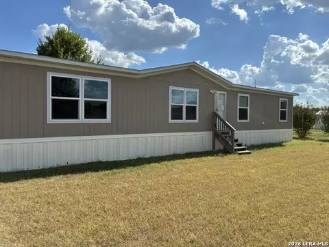 96 River Valley Rd, Rio Frio, TX 78879