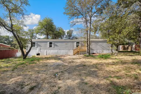 4514 Indian Springs Dr, Elmendorf, TX 78112