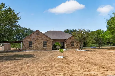 555 Cimarron Sq, Poteet, TX 78065
