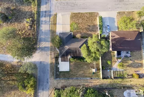 View/Area - 302 Bain Dr, Devine, TX 78016 photo 4 of 4