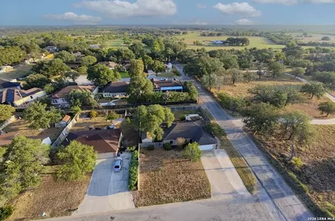 View/Area - 302 Bain Dr, Devine, TX 78016 photo 2 of 4
