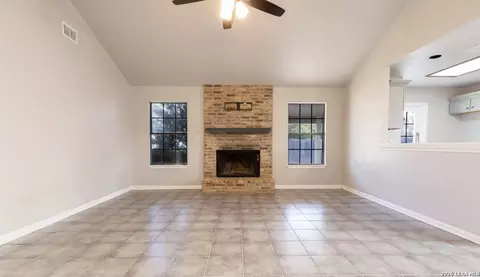 Living - 302 Bain Dr, Devine, TX 78016 photo 3 of 4
