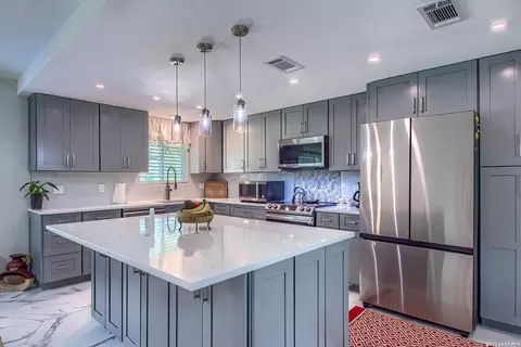 17203 Happy Holw, San Antonio, TX 78232