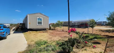 173 Pleasant, Eagle Pass, TX 78852 photo 3