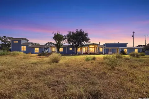 25840 Mathis Rd, Elmendorf, TX 78112