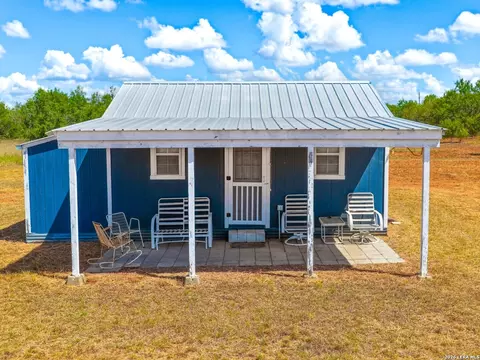 314 Farm To Market Road 140, Bigfoot, TX 78005