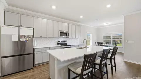 266 Rolling Hls, New Braunfels, TX 78130