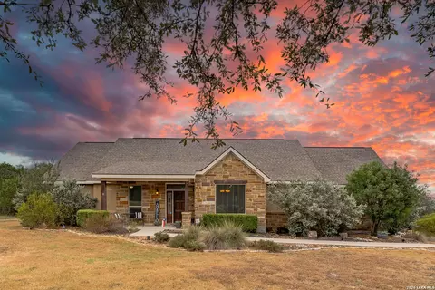 1126 Ensenada Dr, Canyon Lake, TX 78133