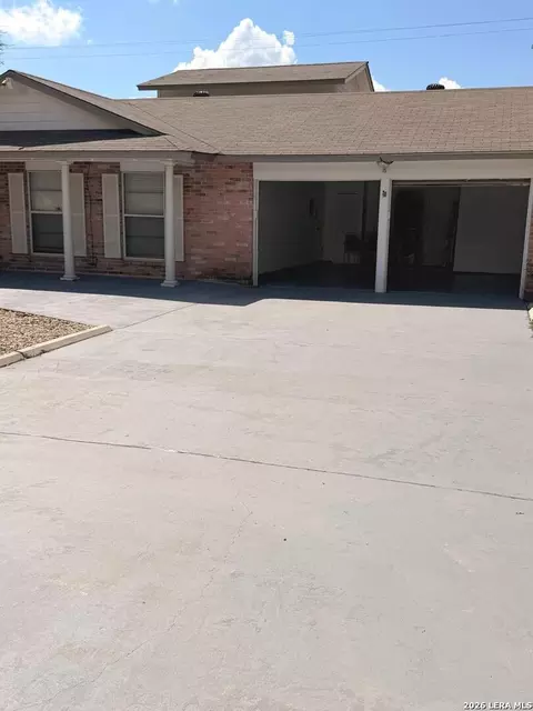 6700 Yellow Rose St, San Antonio, TX 78238