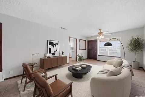 911 Vance Jackson Rd #204, San Antonio, TX 78201