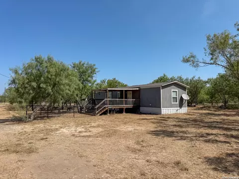 2822 Tomblin Rd, Bigfoot, TX 78005