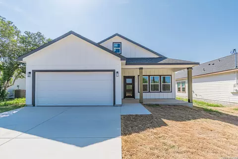 506 Hickory St, Jourdanton, TX 78026