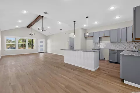 506 Hickory St, Jourdanton, TX 78026