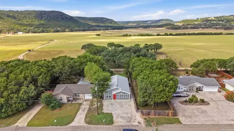464 Pecan Row, Canyon Lake, TX 78132