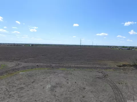 203 Farmhouse, Marion, TX 78124