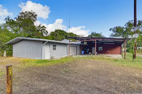 206 E Pne, Seguin, TX 78155
