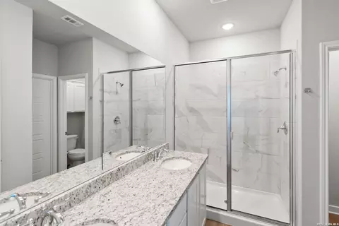 Bath - 992 Staglin St, Buda, TX 78610 photo 1 of 3