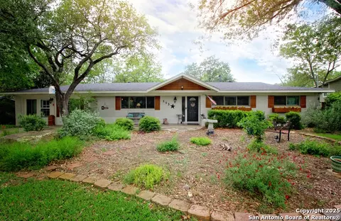 113 Adobe Dr, Castle Hills, TX 78213