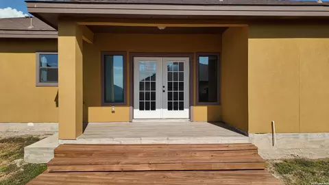 Exterior - 2317 Hunter St, Eagle Pass, TX 78852 photo 5 of 8